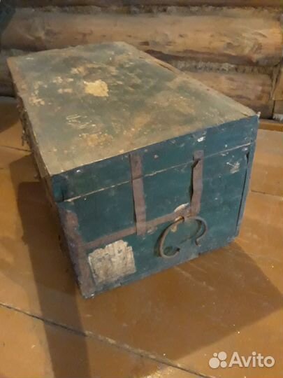 Сундук старинный