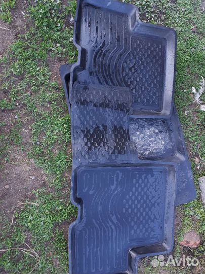 Автомобильные коврики на ларгус