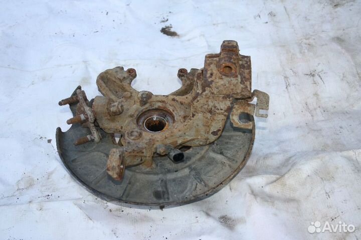 Кулак задний левый Skoda Octavia II рестайлинг