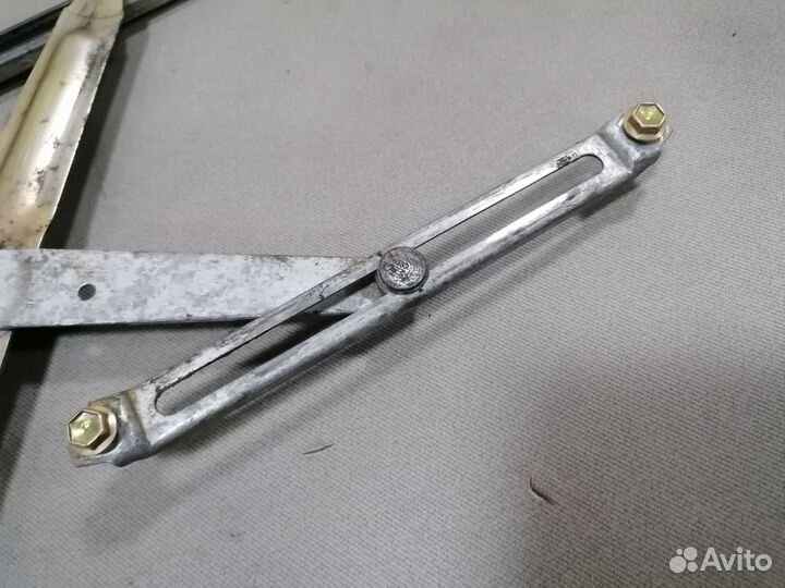 Стеклоп.передний левый Toyota Sprinter Carib II