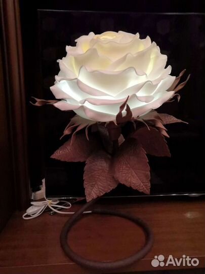 Цветок светильник из изолона.