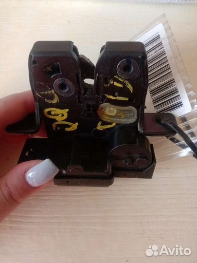 Замок багажника Ниссан