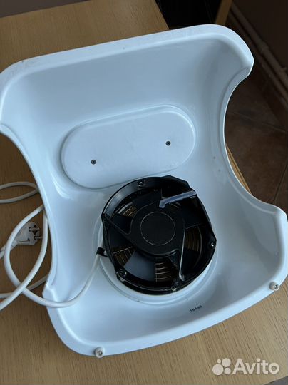 Пылесос (вытяжка) для маникюра и педикюра