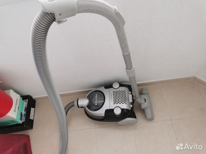 Пылесос Electrolux accelerator 1800w