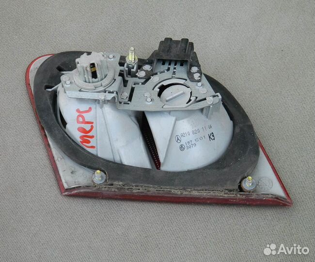 Фонарь левый внутренний Mercedes-Benz E-klasse W21