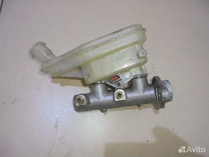 Главный тормозной цилиндр nissan C11