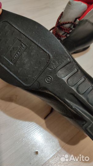 Лыжные ботинки