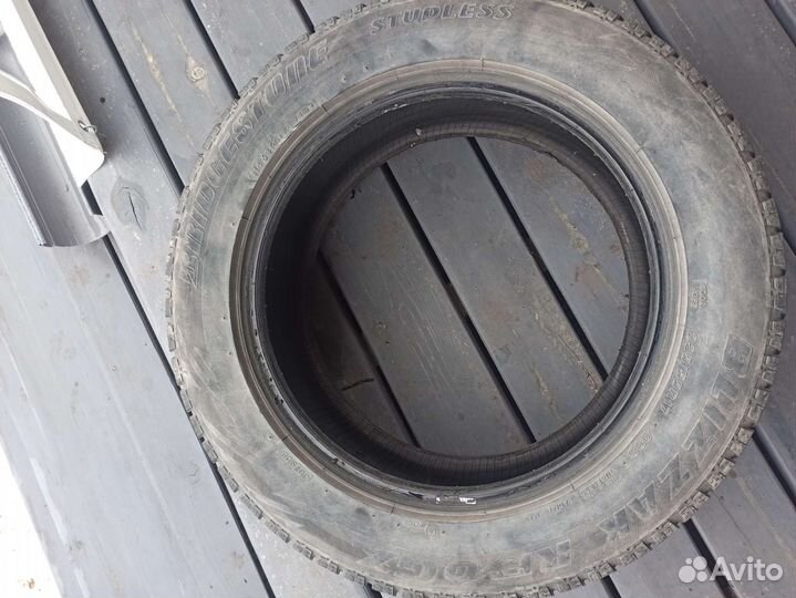 Bridgestone Blizzak Revo GZ 235/55 R17