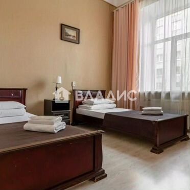 8-к. квартира, 183,7 м², 2/6 эт.