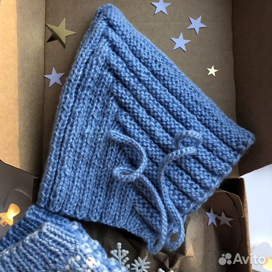 Детские вязаные носочки голубого цвета