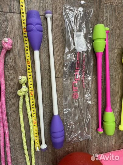 Скакалка, булавы, мяч, подушки