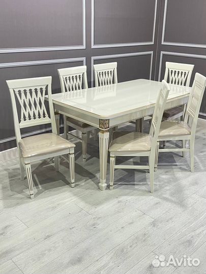 Кухонный стол и стулья