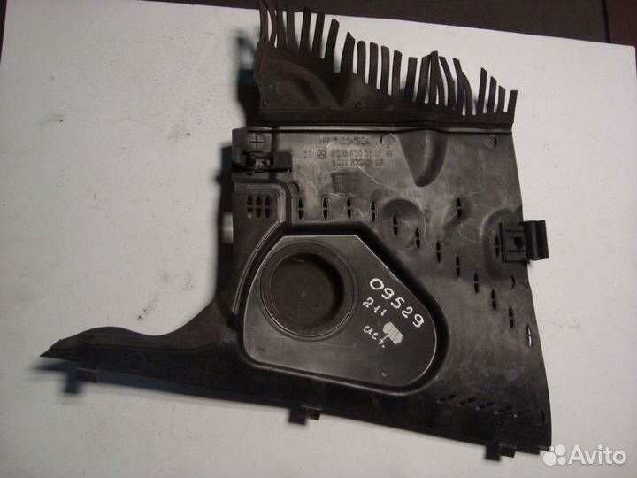 Декоративная крышка подкапотного пространства W211