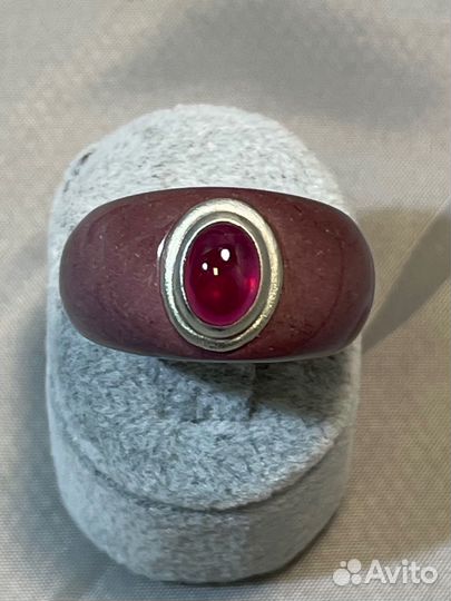 Кольцо из мукаита с рубином