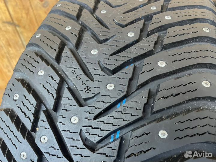 Nokian Tyres Hakkapeliitta 8 245/35 R21 96T