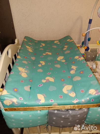 Пеленальная доска на кроватку