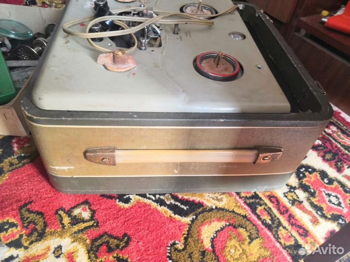 Катушечный магнитофон 