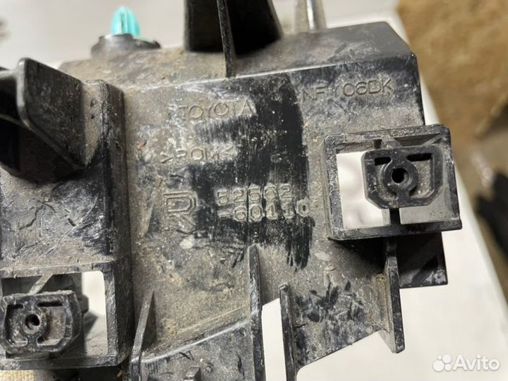 Кронштейн бампера прав. зад. Toyota Land Cruiser P