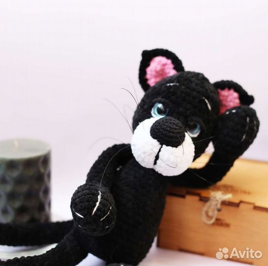 Кот вязаный плюшевый