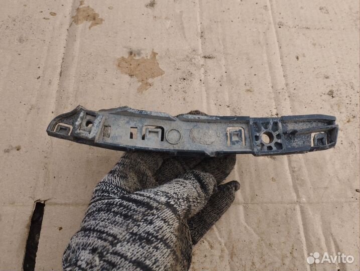 Кронштейн заднего бампера правый Citroen DS 3