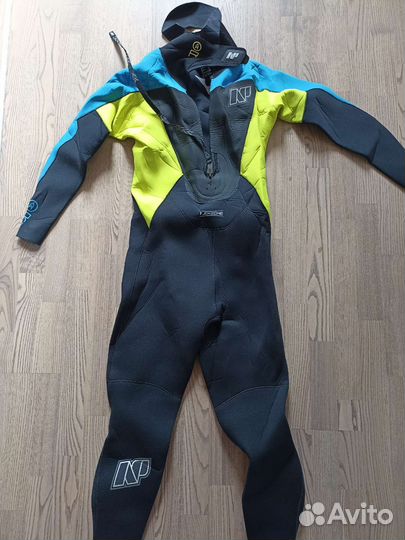 Комплект тёплой одежды для водных видов спорта