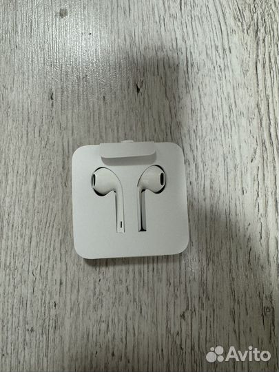 Наушники Apple EarPods с разъёмом Lightning, белый