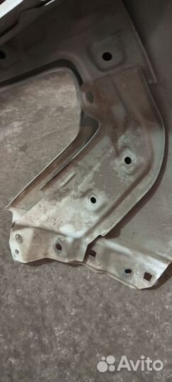 Крыло переднее правое toyota land cruiser 200