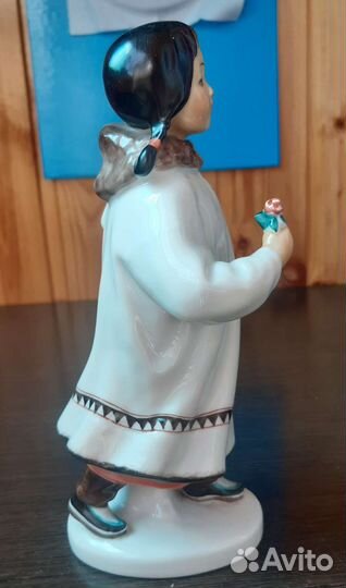 Статуэтка фарфоровая 