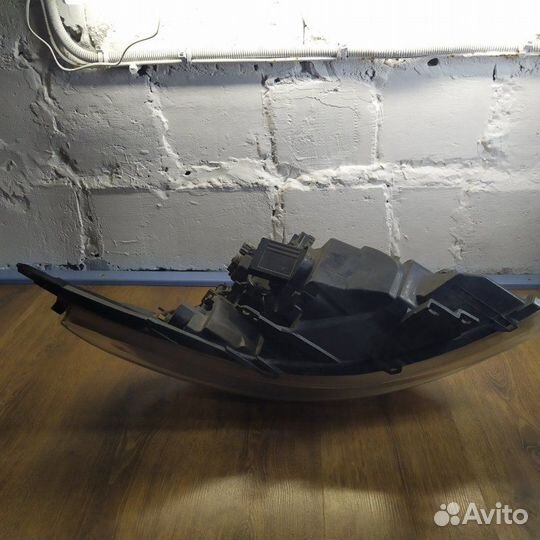 Фара ксеноновая передняя правая Nissan Teana J32