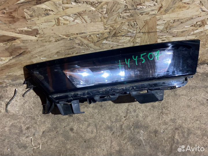 Передний левый птф Skoda Rapid