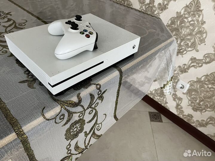 Xbox One s 1tb с играми