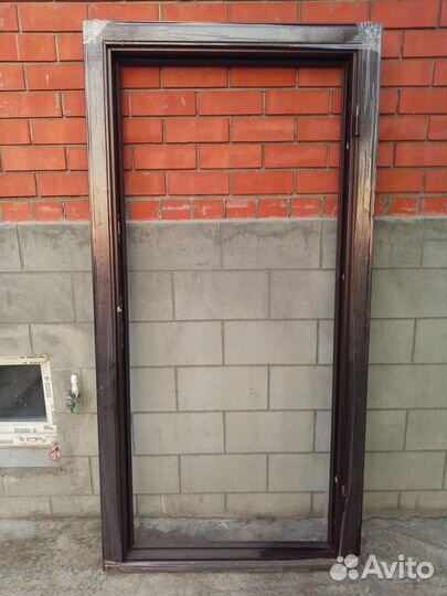 Продам металлические двери Интерио темный орех