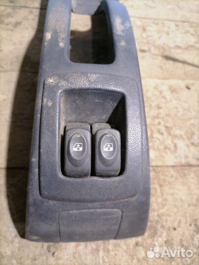 Консоль центральная Renault Logan