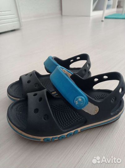Босоножки детские crocs