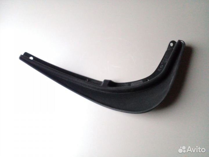 Брызговик задний правый Skoda Octavia A5 новый