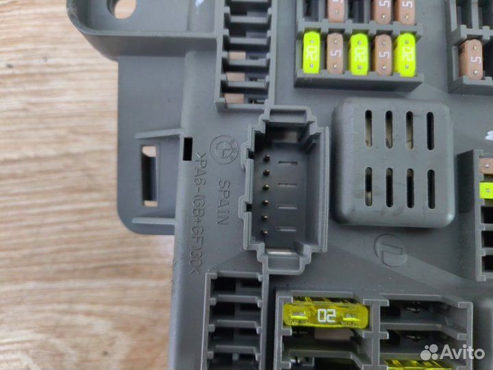 Блок предохранителей салонный задний Bmw X5 Рест