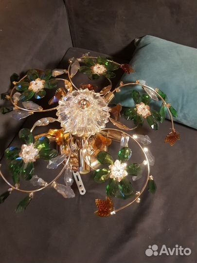 Продам потолочную люстру