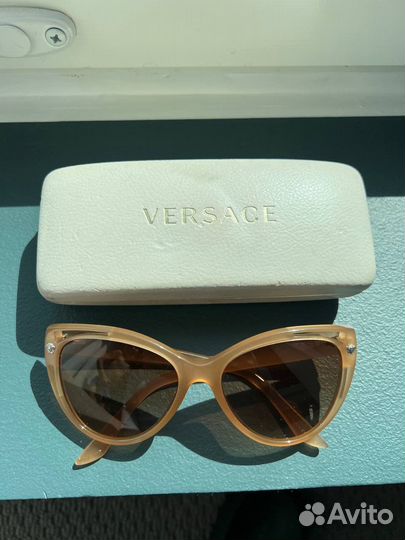 Солнцезащитные очки versace