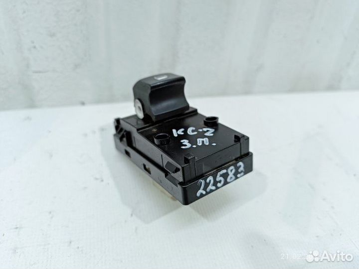 Кнопка стеклоподъемника задняя правая Kia Ceed Sw