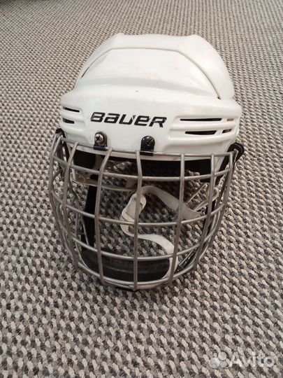 Хоккейный шлем