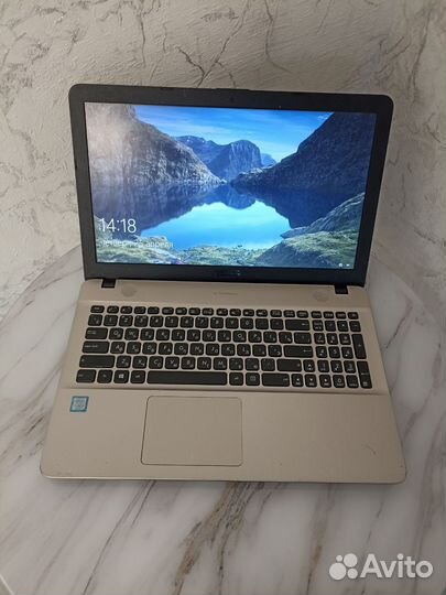 Ноутбук asus