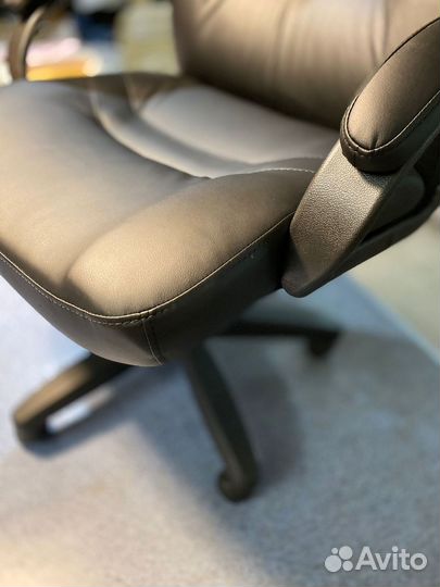 Офисное кресло