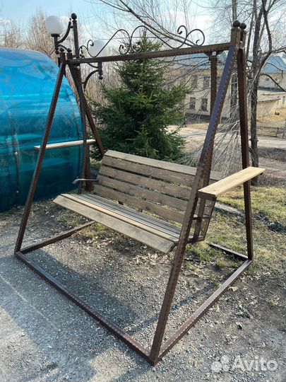 Качели с крышей