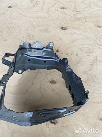 Суппорт фары правый Volkswagen Touareg 2018-2023