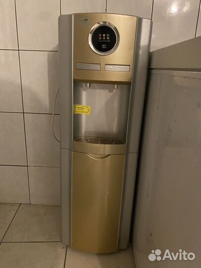 Кулер для воды напольный
