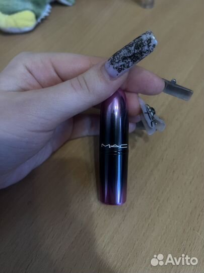 Губная помада mac Love Me Lipstick