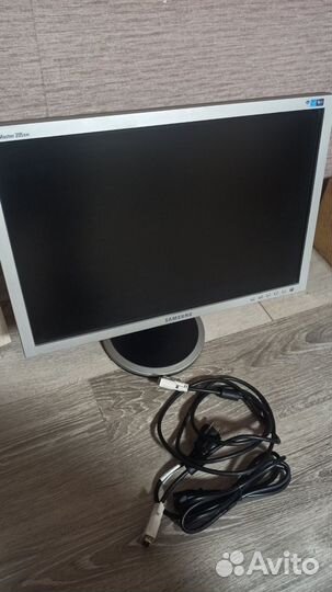 Samsung SynsMaster 205 bw. 20 дюймов. 1680x1050