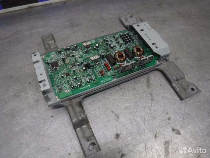 Усилитель акустической системы Mitsubishi Pajero