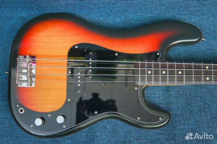 Fender PB-70 Precision Bass