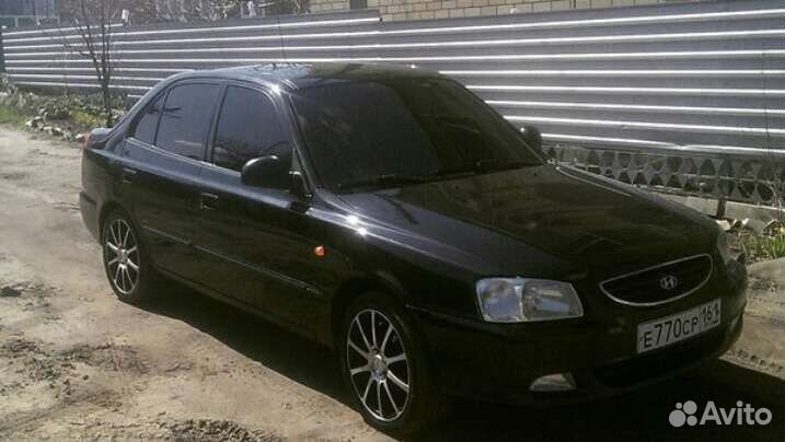 Крыло переднее чёрное Hyundai Accent 2